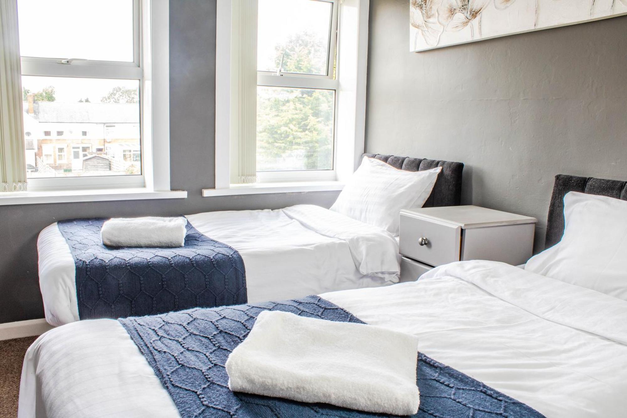 3 Bed House - Free Parking - 10 Minutes To City Centre - Perfect For Families, Contractors And Relocators - York — Photos 2